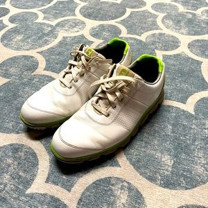 Footjoy spikeless golf shoes